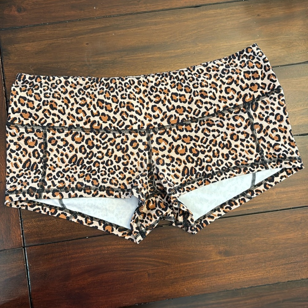 Fleo Low Rise Contour Kels Cheetah Shorts Size XL